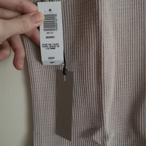 Aritzia The Group By Babaton Berry T-shirt - Picture 4 of 5